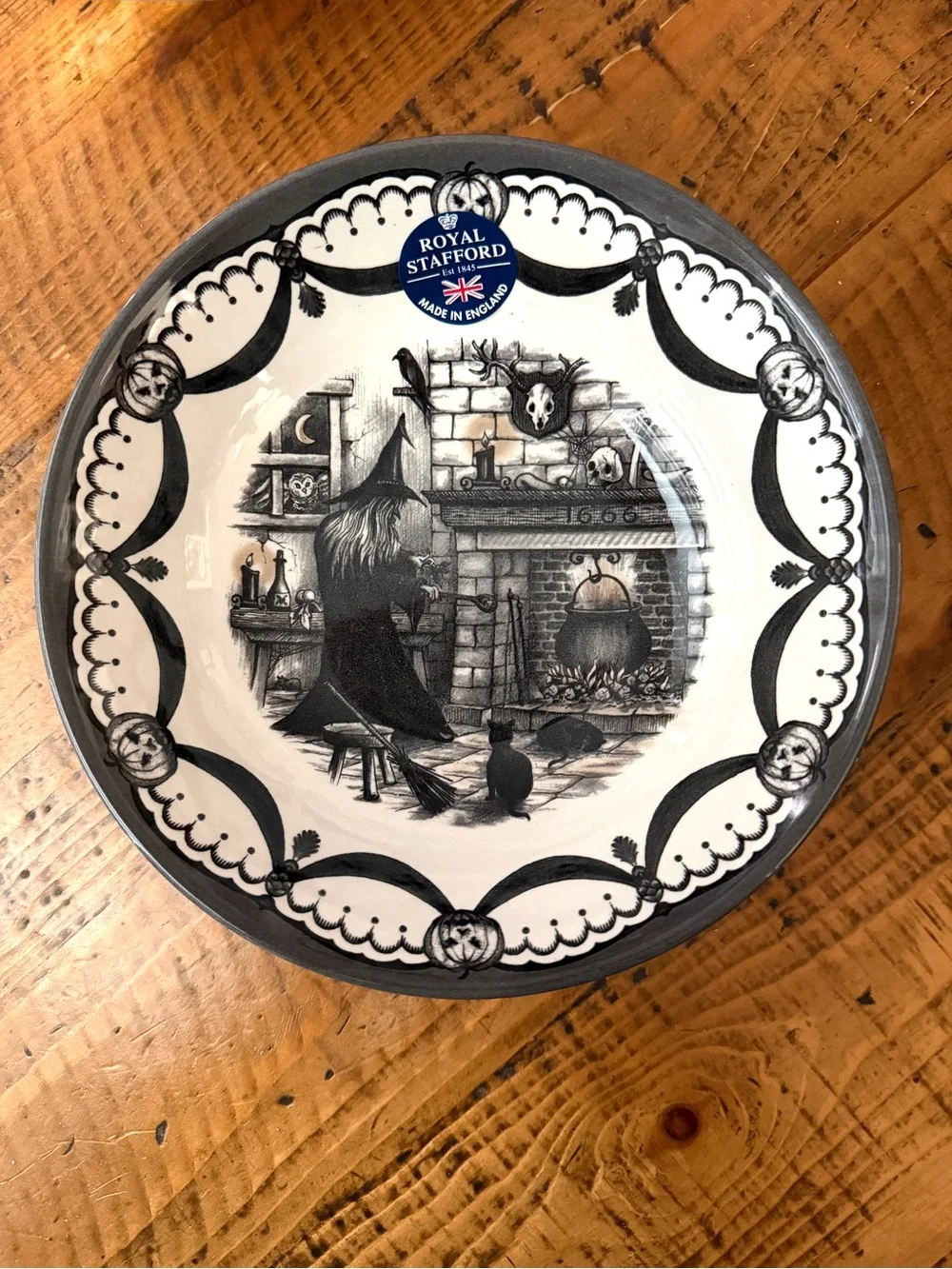 Set of 4 Royal Stafford Haunted Mantel 7.5 inch Halloween bowls